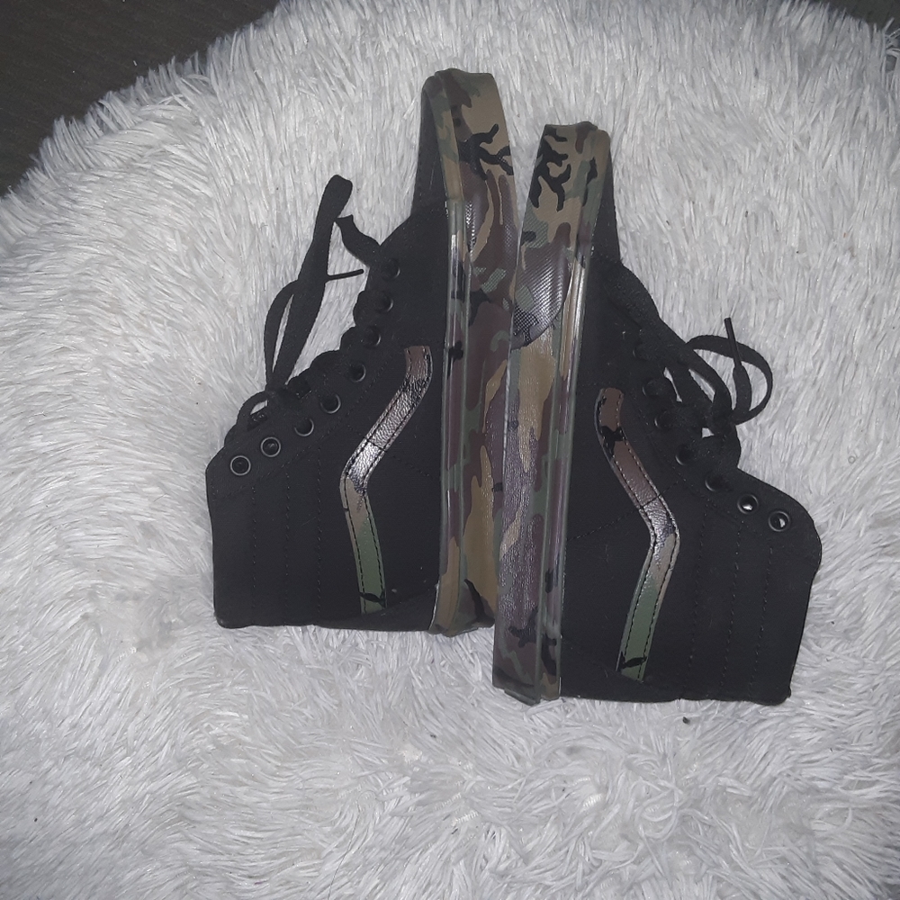 Army Van's - Picture 1 of 1